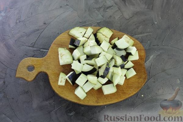 Салат из баклажанов с огурцами и перцем, в томатном соусе (на зиму)