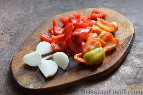 Маринованные огурцы с кабачками, сладким перцем и цветной капустой