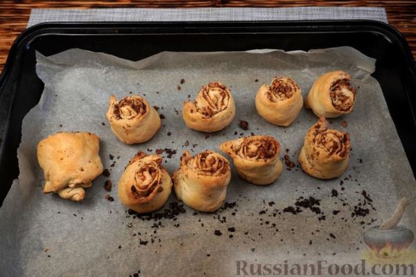 Слоёные рулетики с ореховой начинкой и лимонным сиропом