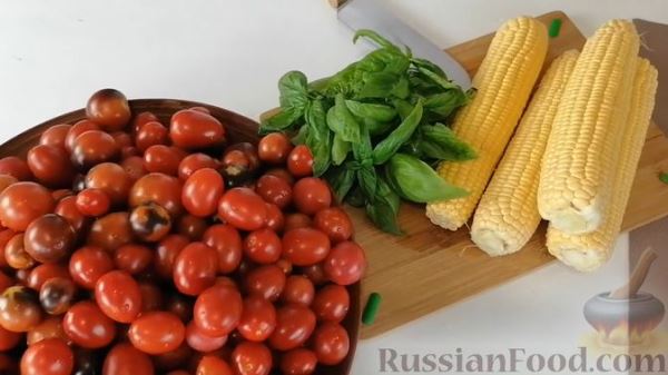 Помидоры по-мурмански (помидоры с кукурузой и базиликом на зиму)