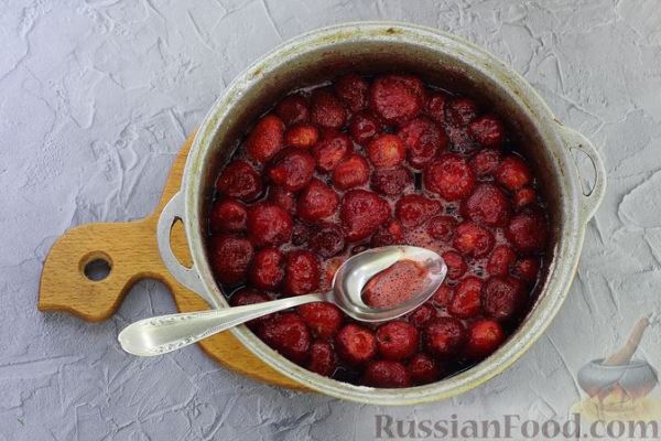 Клубничное варенье с имбирём и цедрой апельсина