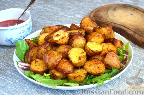 Хрустящая молодая картошка с чесноком, паприкой и орегано