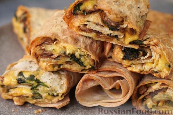 Рулетики из лаваша с грибами, сыром и шпинатом