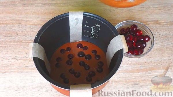 Шоколадный пирог с фруктовой пропиткой (в мультиварке)