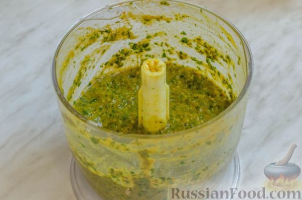 Соус из крыжовника с чесноком, мятой и петрушкой (на зиму)