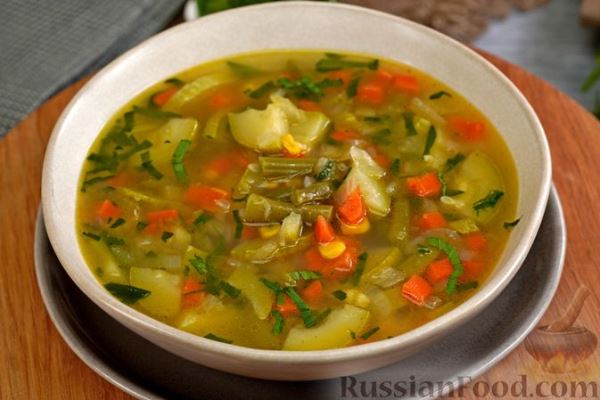 Овощной суп с кабачком, фасолью и кукурузой