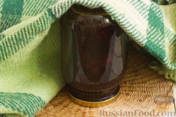 Клубничное варенье с розмарином, водкой и бальзамическим уксусом