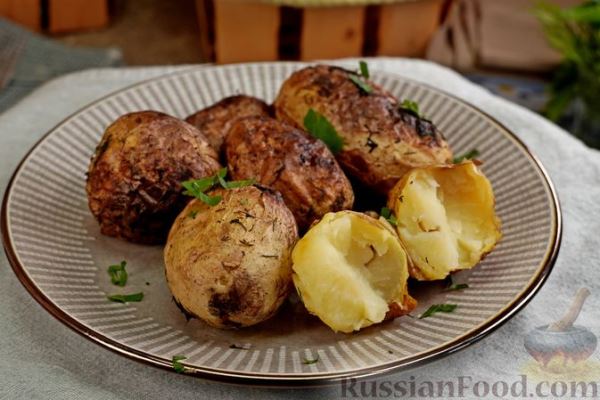 Молодой картофель с чесноком и укропом (на мангале)