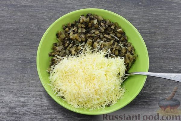 Рулетики из кабачков с грибами и сыром