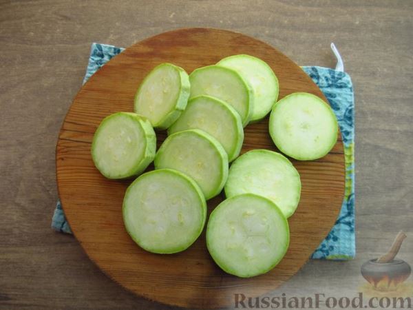 Слоёные ватрушки с кабачками и помидорами