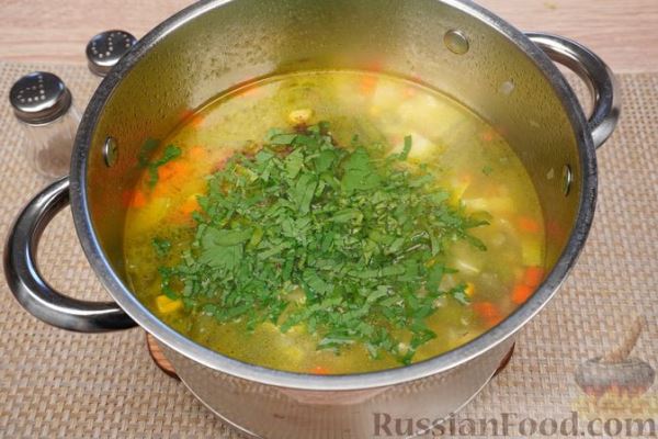 Овощной суп с кабачком, фасолью и кукурузой