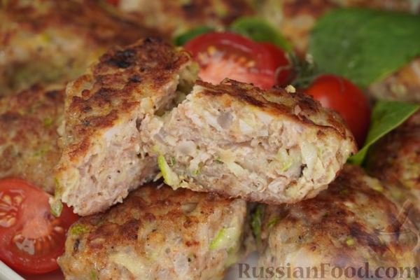 Котлеты из фарша с кабачком и картошкой