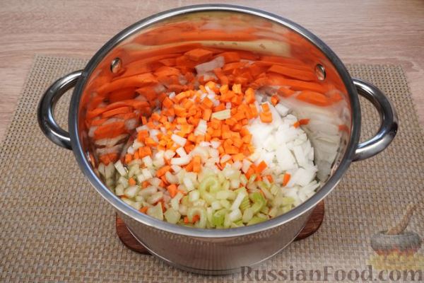 Овощной суп с кабачком, фасолью и кукурузой