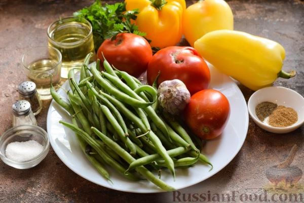 Стручковая фасоль в томатном соусе со сладким перцем, чесноком и зеленью (на зиму)