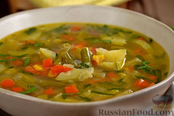 Овощной суп с кабачком, фасолью и кукурузой