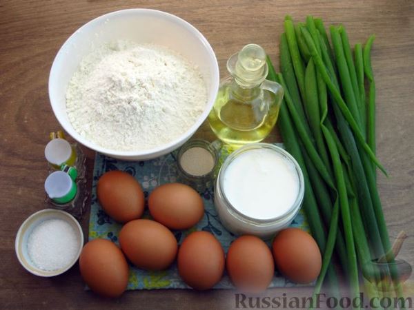 Дрожжевой пирог с яйцами и зелёным луком