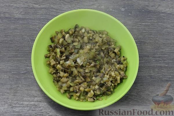 Рулетики из кабачков с грибами и сыром